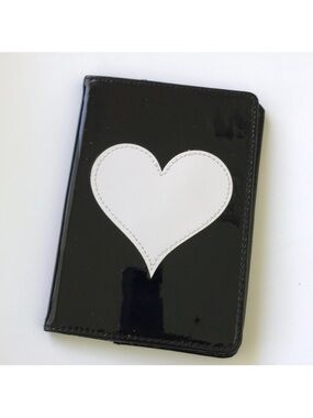 Lolo Black white heart passport holder